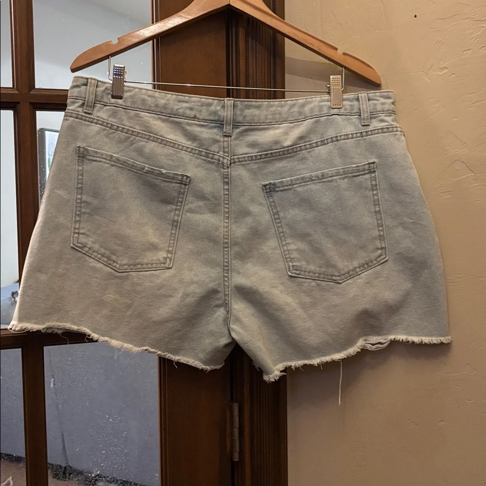No Boundaries high Rise Jean shorts! 19